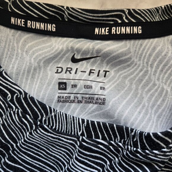 Nike Running Women's Dri-Fit Long-Sleeve Running Shirt Sz XS - Picture 3 of 9